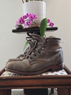 Wolverine 1000 Mile Women's Lace-Up Boots in Distressed Grey Size 7
